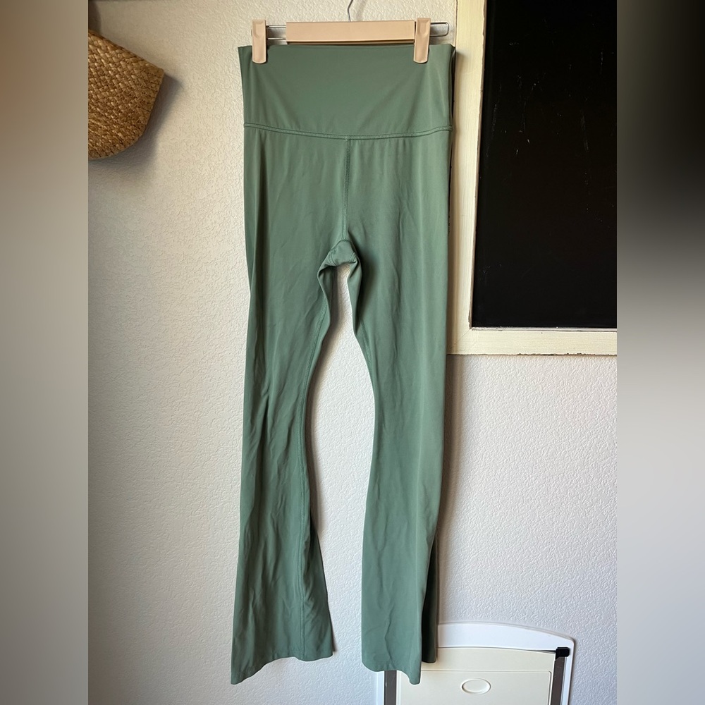 All in Motion Everyday Soft Flare Leggings